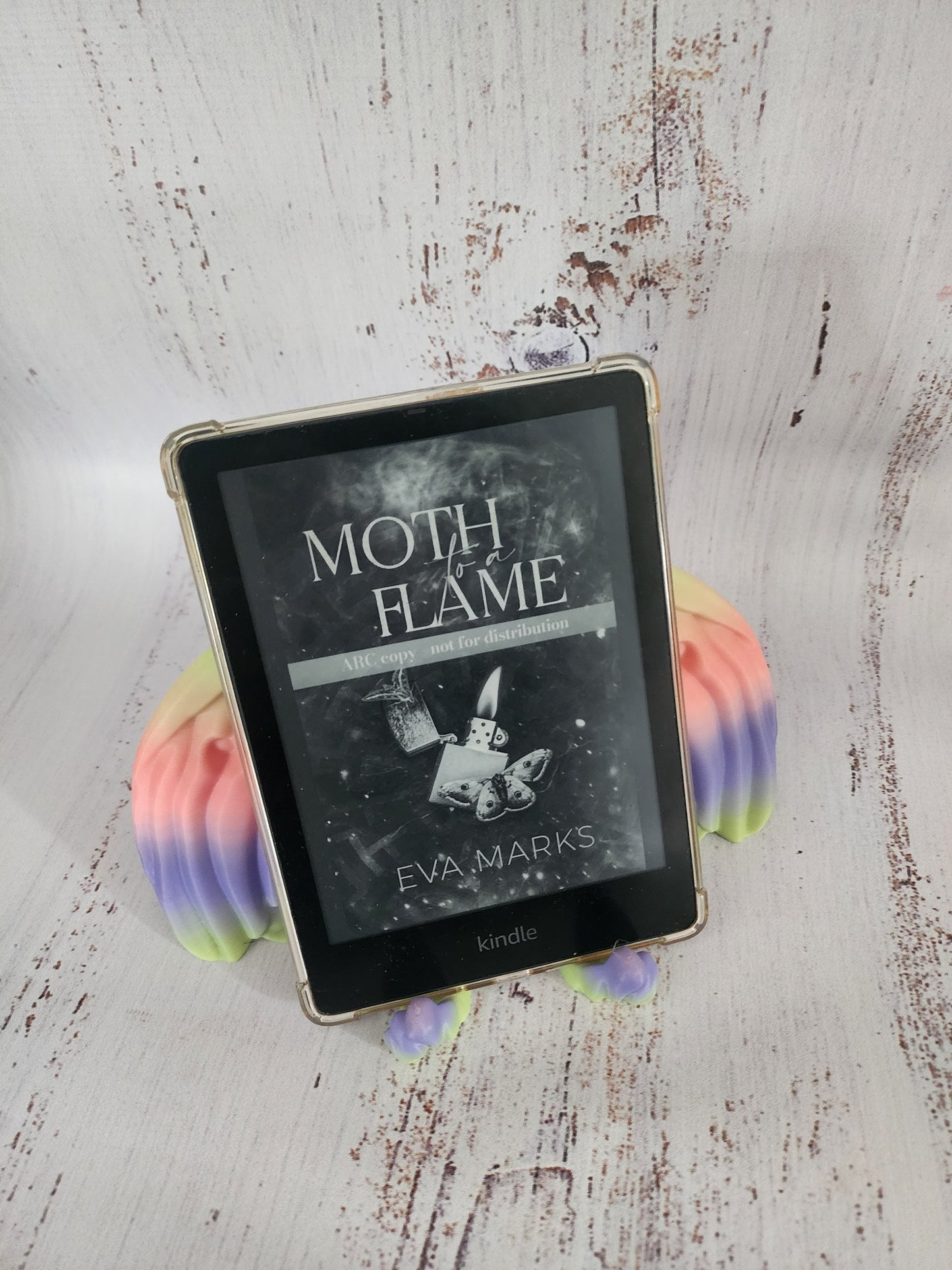 Luna Moth Kindle Holder